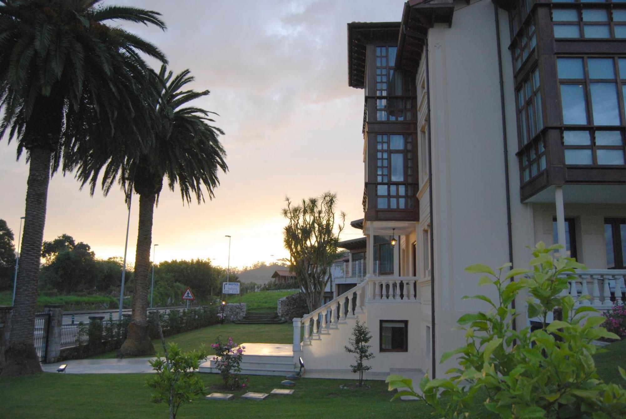Indiana Boutique Hotel Llanes Exterior photo